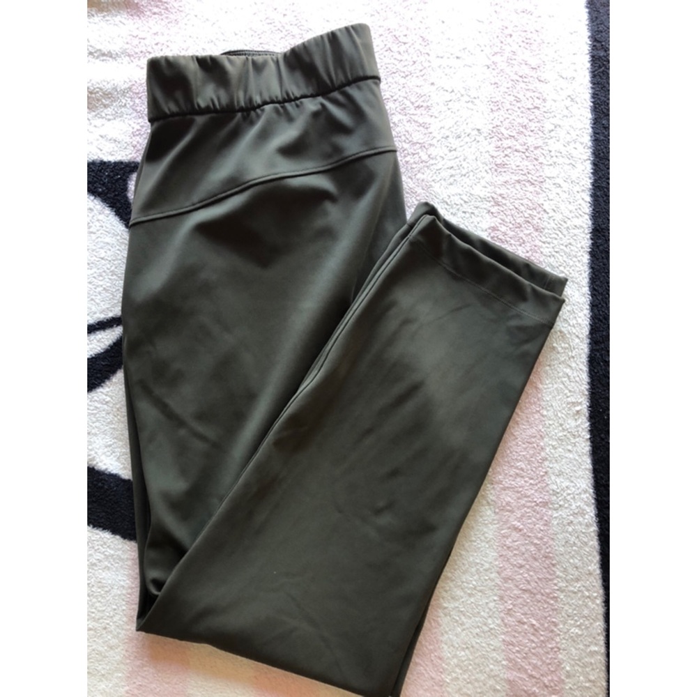 LULULEMON - on the fly pant 7/8ths (size 8) DKOV